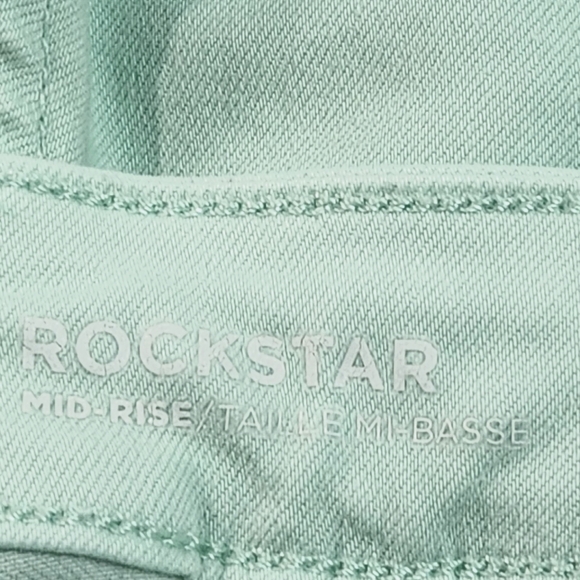 Old Navy Rockstar Mid Rise Distressed Skinny Jeans - Picture 13 of 14